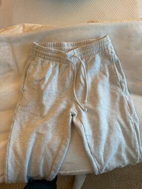 TNA Cozy Fleece Boyfriend Sweatpants in Light Gray